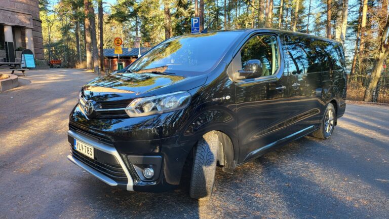 Minibussit: Toyota PROACE VERSO EV | Noutopaikka: PIRKKALA