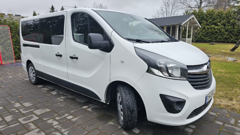 Minibussit: Opel Vivaro 1+8 vm.2018 tai vastaava