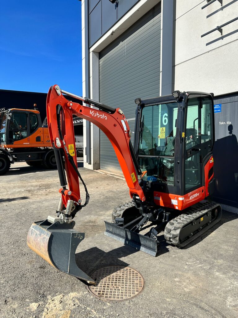 Minikaivurit: Minikaivuri 2 tn (Saatavilla myös kuljetus!)