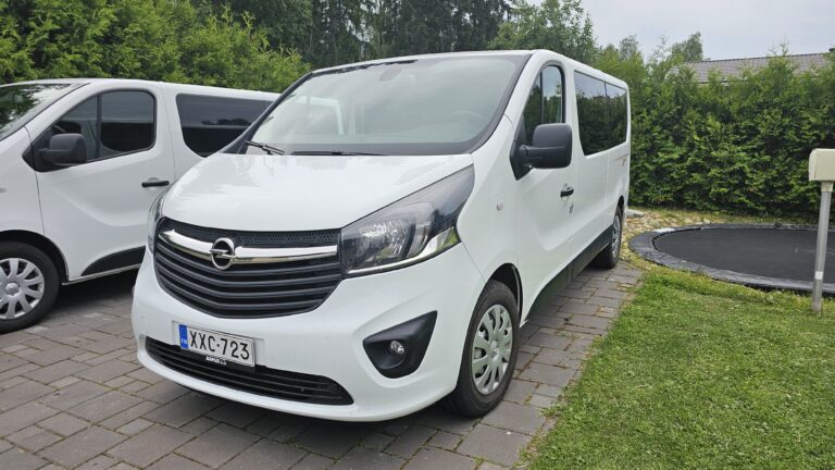 Minibussit: Opel Vivaro 1+8 vm. 2019 tai vastaava
